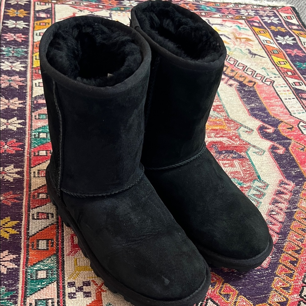 UGG Black Shearling Lined Boots size 6 Like New